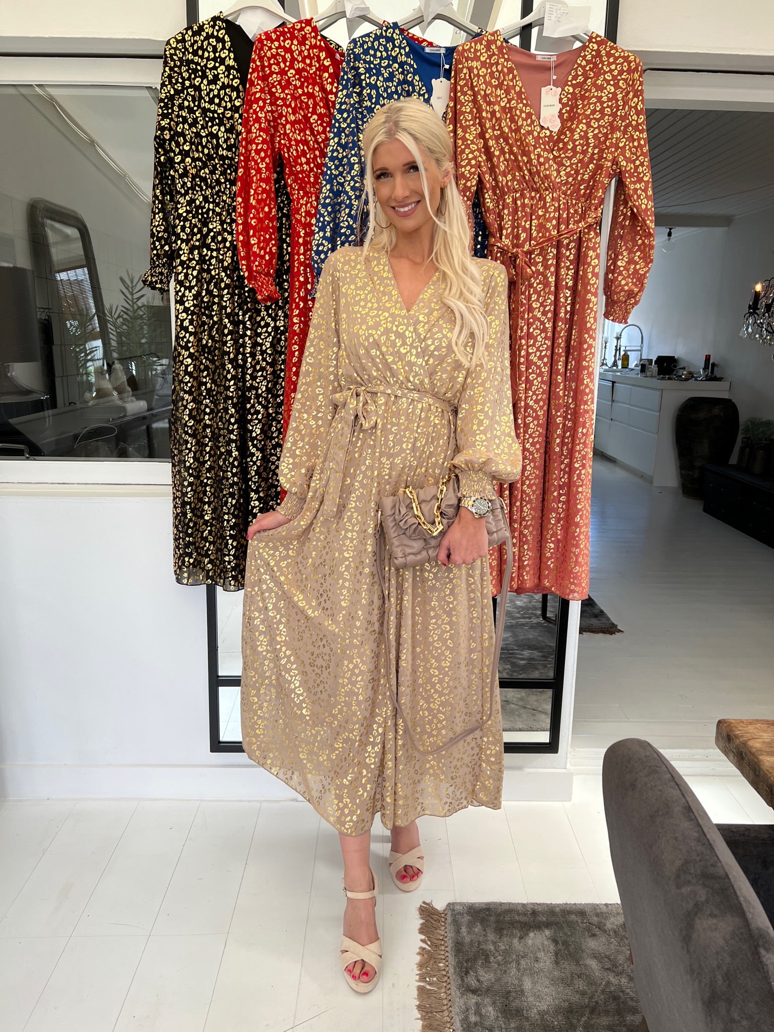 Melisse - Klänning med leopardtryck och resår under bysten